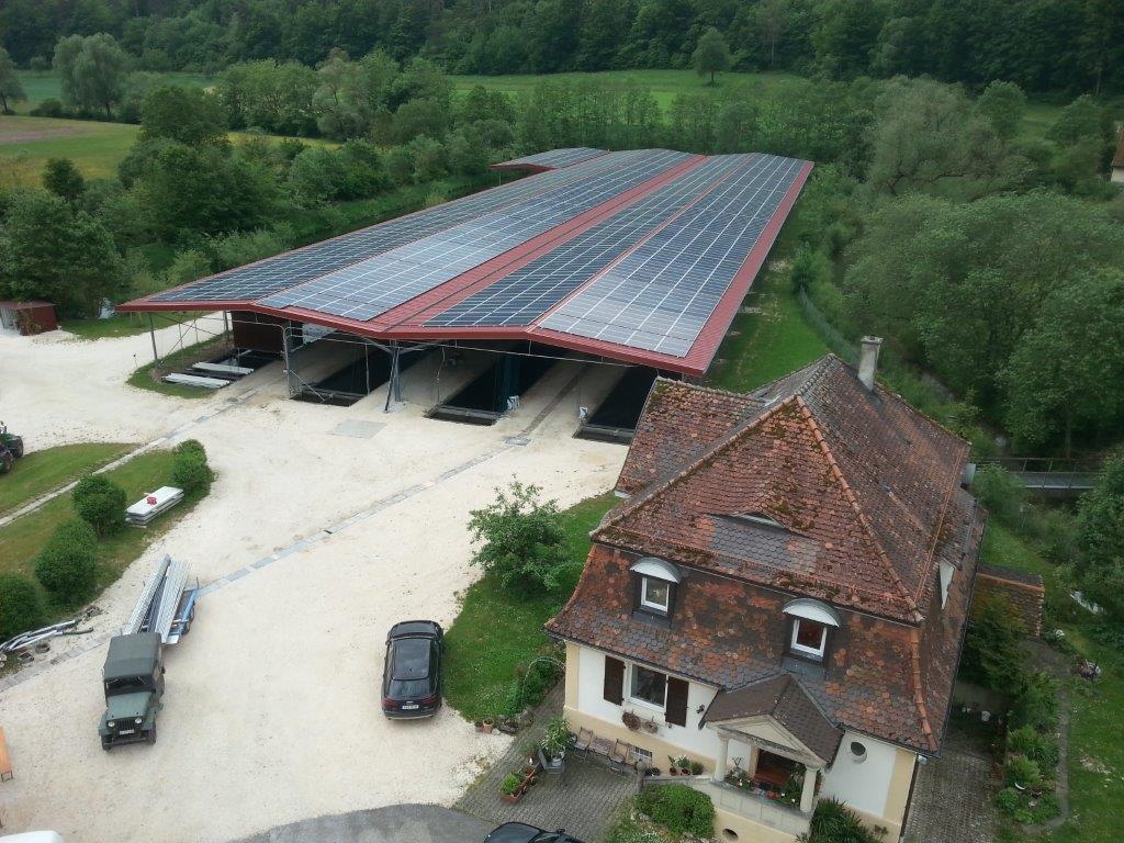 Schelklingen mit PV Anlage und Dach